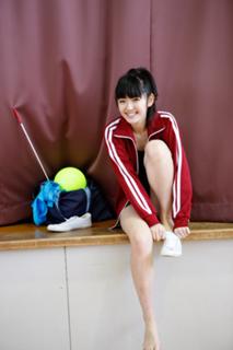Airi Suzuki feet photo thumbnail
