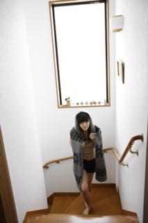 Airi Suzuki feet photo thumbnail