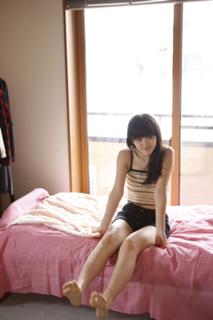 Airi Suzuki feet photo thumbnail