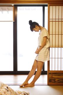 Airi Suzuki feet photo thumbnail