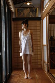 Airi Suzuki feet photo thumbnail