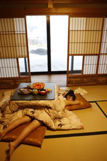 Airi Suzuki feet photo thumbnail