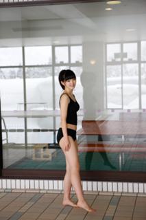 Airi Suzuki feet photo thumbnail