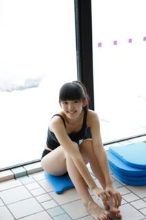 Airi Suzuki feet photo thumbnail