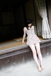 Airi Suzuki feet photo thumbnail