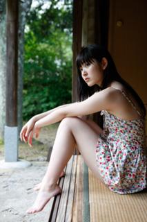 Airi Suzuki feet photo thumbnail