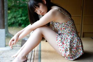 Airi Suzuki feet photo thumbnail