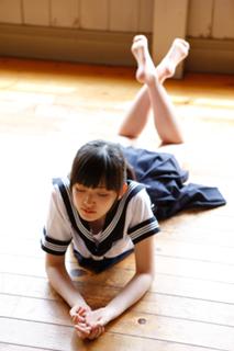 Airi Suzuki feet photo thumbnail