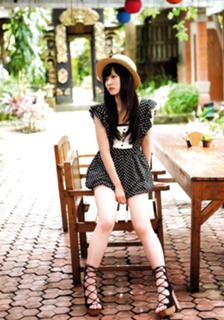 Airi Suzuki feet photo thumbnail