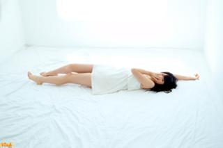 Airi Suzuki feet photo thumbnail