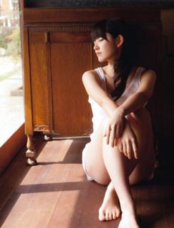 Airi Suzuki feet photo thumbnail