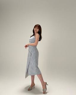 Airi Suzuki feet photo thumbnail