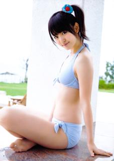 Airi Suzuki feet photo thumbnail