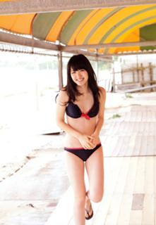 Airi Suzuki feet photo thumbnail