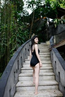 Airi Suzuki feet photo thumbnail