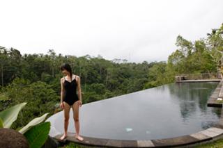 Airi Suzuki feet photo thumbnail