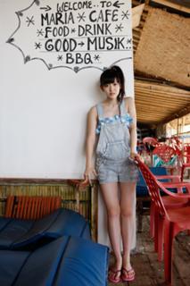 Airi Suzuki feet photo thumbnail