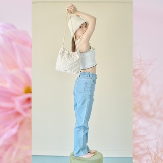 Airi Suzuki feet photo thumbnail