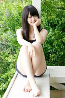 Airi Suzuki feet photo thumbnail