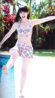 Airi Suzuki feet photo thumbnail