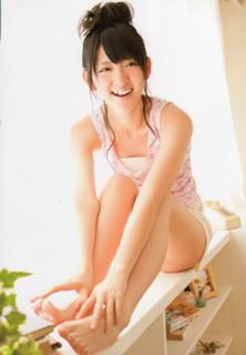 Airi Suzuki feet photo thumbnail