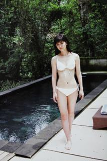 Airi Suzuki feet photo thumbnail