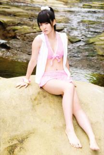 Airi Suzuki feet photo thumbnail