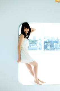 Airi Suzuki feet photo thumbnail