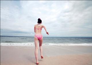 Airi Suzuki feet photo thumbnail