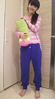 Airi Suzuki feet photo thumbnail