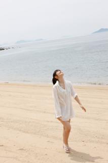 Airi Suzuki feet photo thumbnail