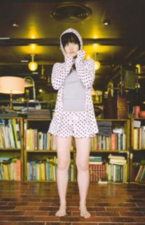 Airi Suzuki feet photo thumbnail