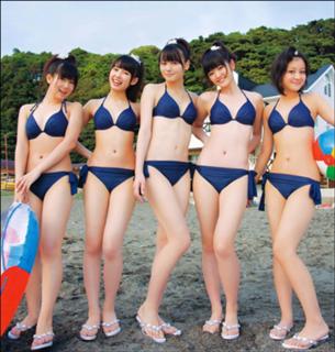 Airi Suzuki feet photo thumbnail