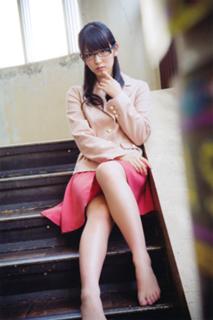 Airi Suzuki feet photo thumbnail