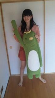 Airi Suzuki feet photo thumbnail