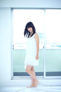 Airi Suzuki feet photo thumbnail