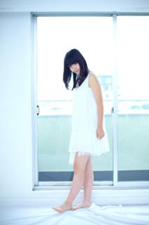 Airi Suzuki feet photo thumbnail