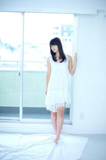 Airi Suzuki feet photo thumbnail