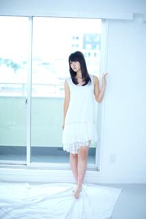 Airi Suzuki feet photo thumbnail