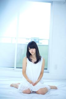 Airi Suzuki feet photo thumbnail