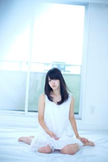 Airi Suzuki feet photo thumbnail