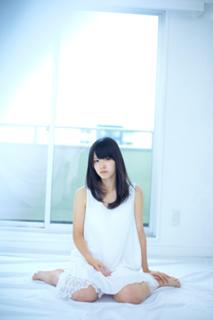 Airi Suzuki feet photo thumbnail