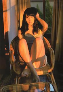 Airi Suzuki feet photo thumbnail