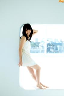 Airi Suzuki feet photo thumbnail