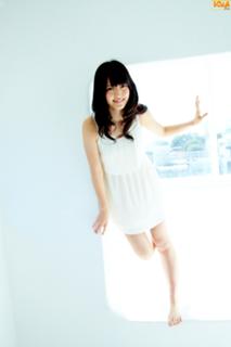 Airi Suzuki feet photo thumbnail