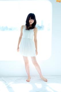 Airi Suzuki feet photo thumbnail