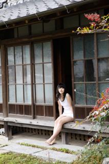 Airi Suzuki feet photo thumbnail
