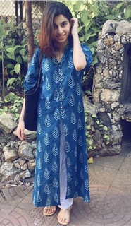 Aisha Ahmed feet photo 5