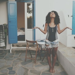 Aisha Dee feet photo 16