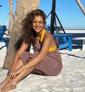 Aisha Sharma feet photo 10